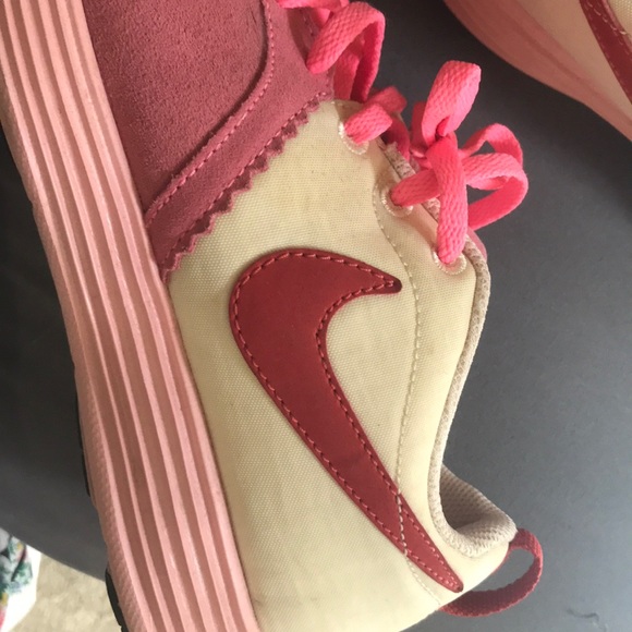 Nike Shoes - $10 Nike Lunarlon accepting offers